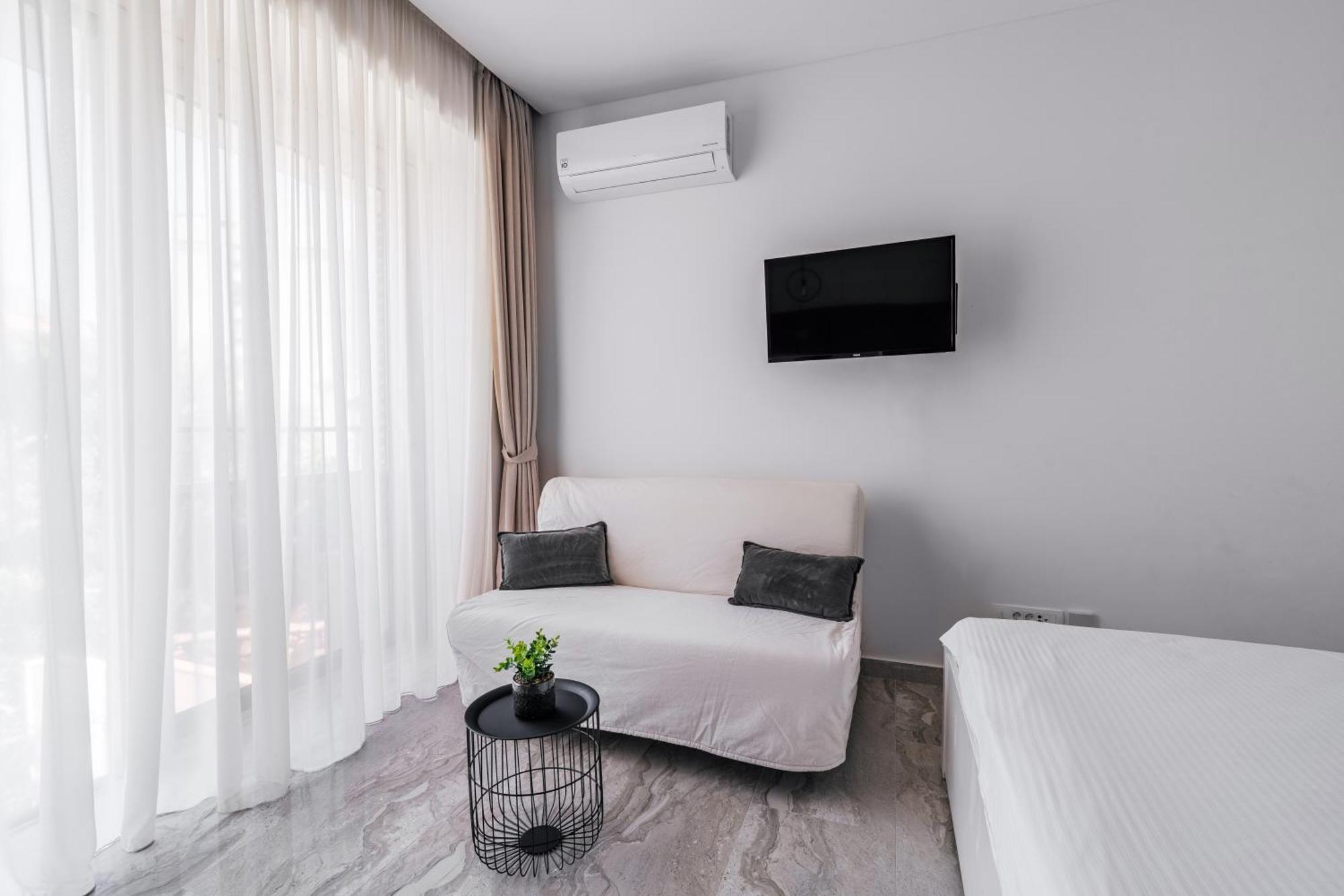 Aura Tower Aparments By In Property Rafailovici Εξωτερικό φωτογραφία